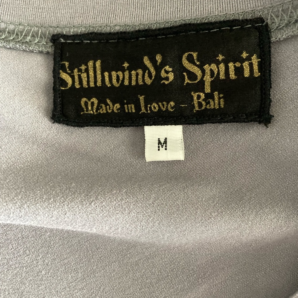 Gray Top With Circular Pattern - image 7